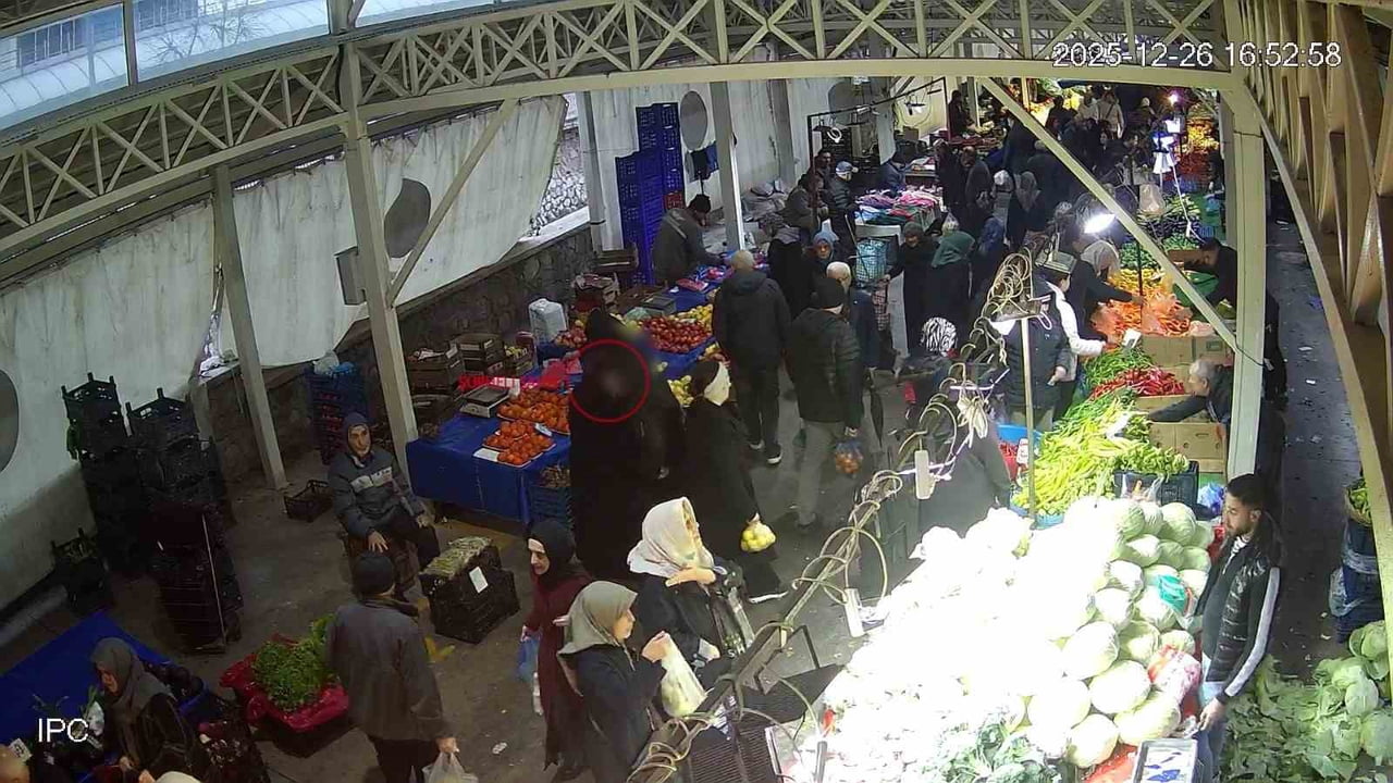 KAŞLA GÖZ ARASINDA HIRSIZLIK YAPTI O ŞÜPHELİYİ POLİS YAKALADI