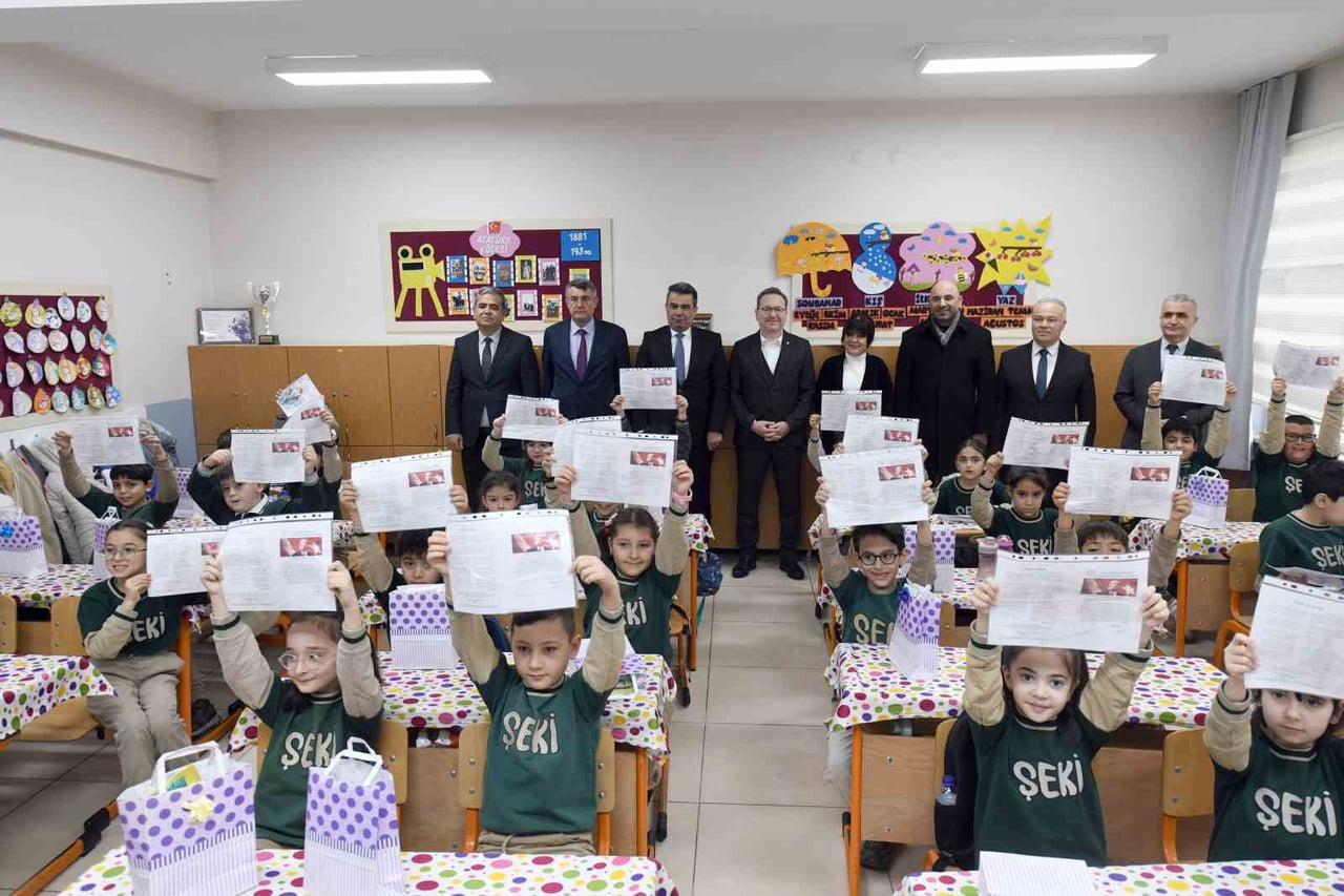 KASTAMONU'DA EĞİTİM GÖREN 55 BİNDEN FAZLA ÖĞRENCİ YARIYIL TATİLİ ÖNCESİ KARNE SEVİNCİ...