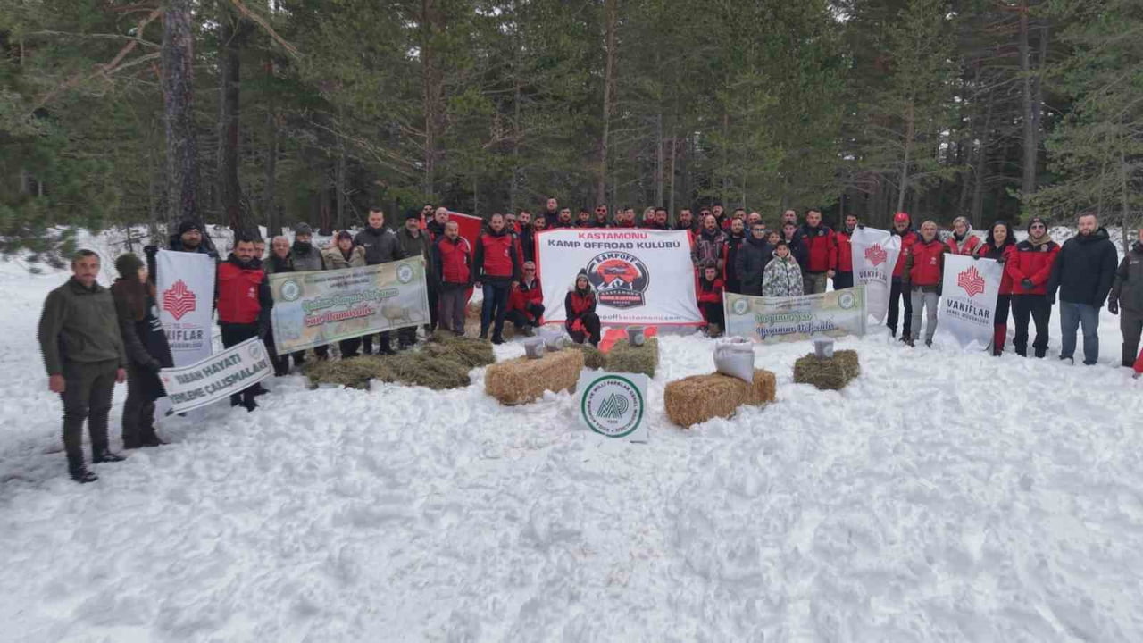 KASTAMONU’DA SON GÜNLERDE ETKİLİ OLAN KAR YAĞIŞI SONRASI KIŞ ŞARTLARINDA YİYECEK BULMAKTA GÜÇLÜK...