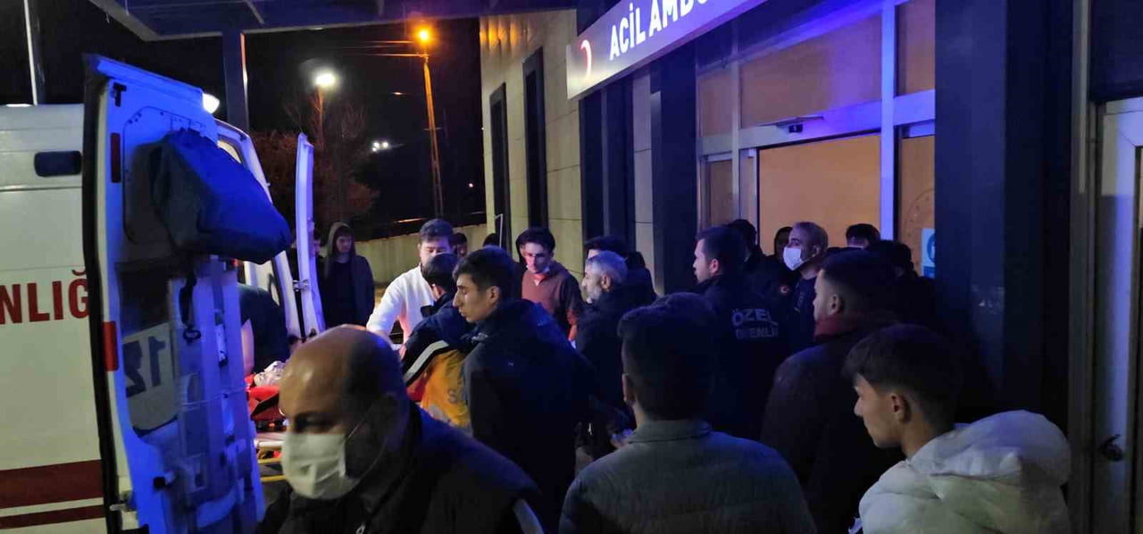 KASTAMONU’NUN CİDE İLÇESİNDE İKİ MOTOSİKLET KAFA KAFAYA ÇARPIŞTI. YAŞANAN KAZADA YARALANAN...