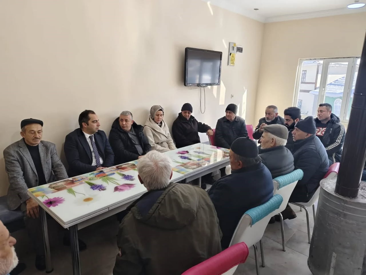 KAYMAKAM UÇAR’DAN YULARIÇAYLI KÖYÜ’NDE GÖNÜL KÖPRÜSÜ