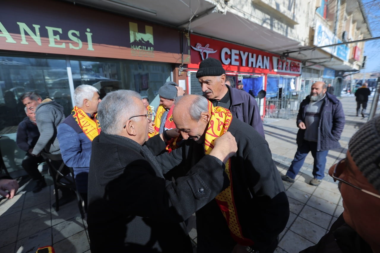 KAYSERİ BÜYÜKŞEHİR BELEDİYE BAŞKANI DR. MEMDUH BÜYÜKKILIÇ, HACILAR İLÇESİNDE VATANDAŞLARLA BİR...