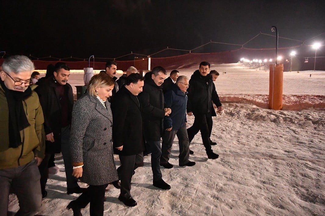 KAYSERİ BÜYÜKŞEHİR BELEDİYE BAŞKANI DR. MEMDUH BÜYÜKKILIÇ; KAYSERİ VALİSİ GÖKMEN ÇİÇEK İLE...