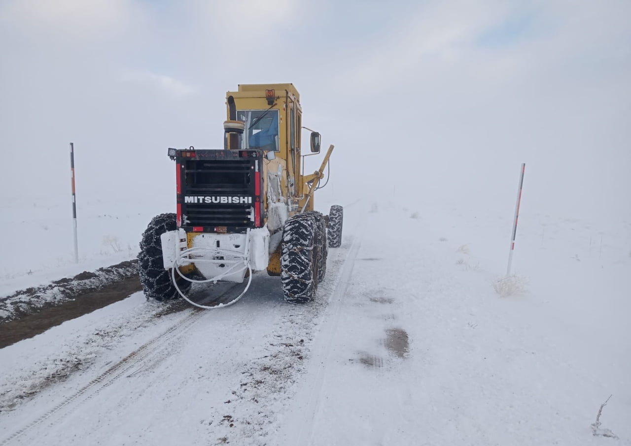 KAYSERİ BÜYÜKŞEHİR BELEDİYESİ, ETKİSİNİ ARTTIRAN KAR YAĞIŞI VE TİPİ SONRASI KENT GENELİNDE...