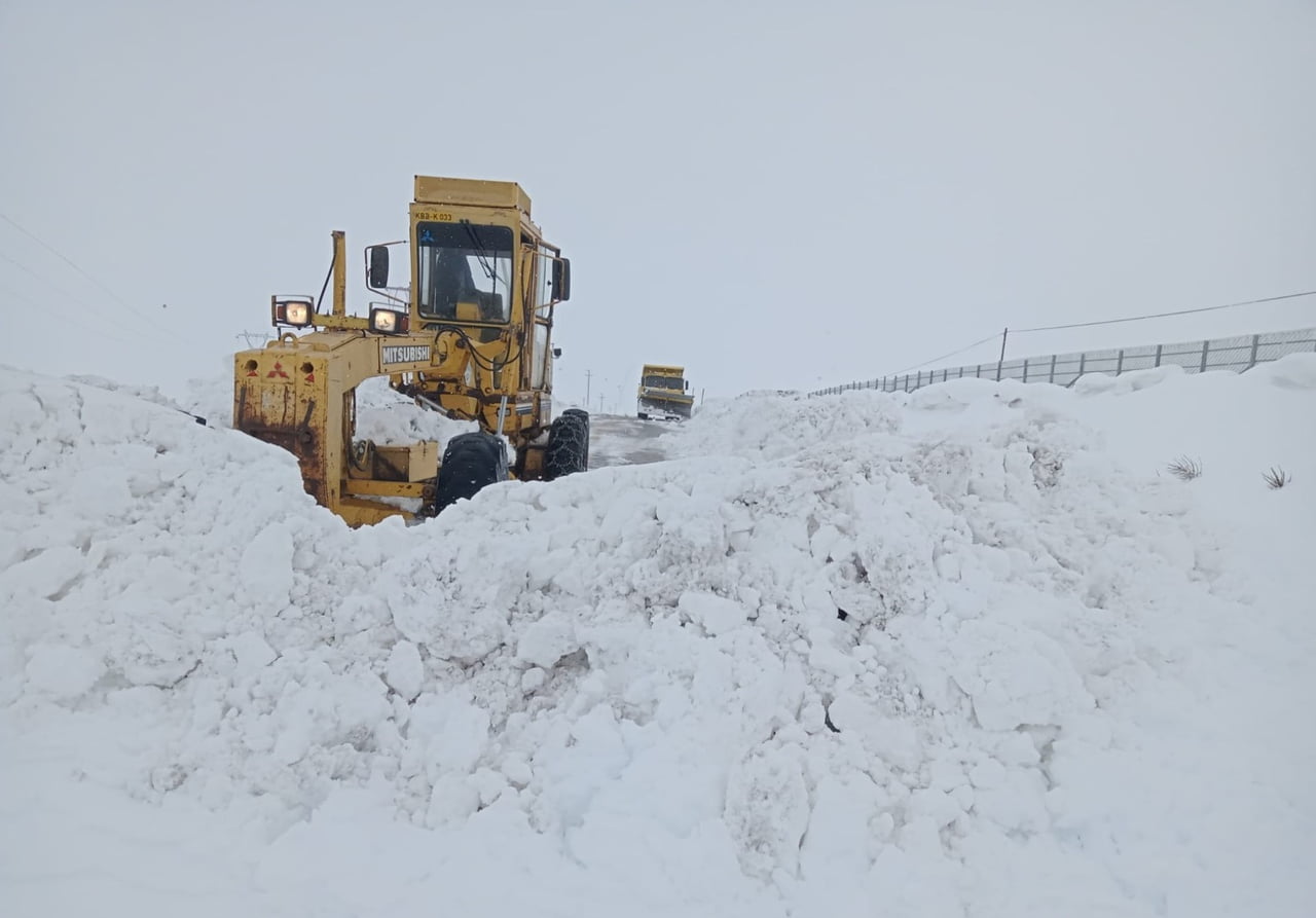 KAYSERİ BÜYÜKŞEHİR BELEDİYESİ, KENT GENELİNDE ETKİSİNİ ARTTIRAN KAR YAĞIŞI VE TİPİ SONRASI 12...