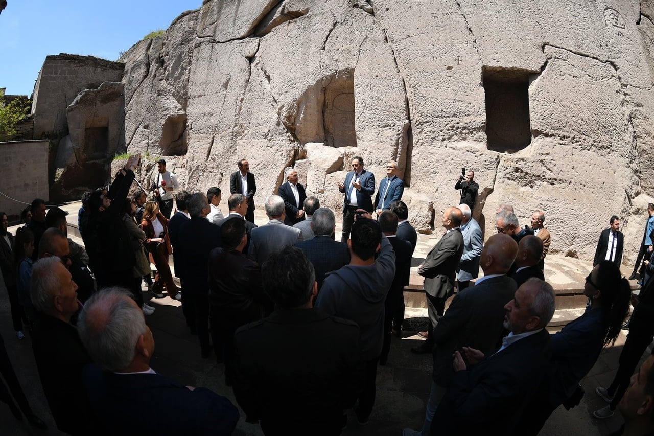 KAYSERİ BÜYÜKŞEHİR BELEDİYESİ; TARİH BOYUNCA ÇEŞİTLİ MEDENİYETLERE EV SAHİPLİĞİ YAPMIŞ KADİM KENT...