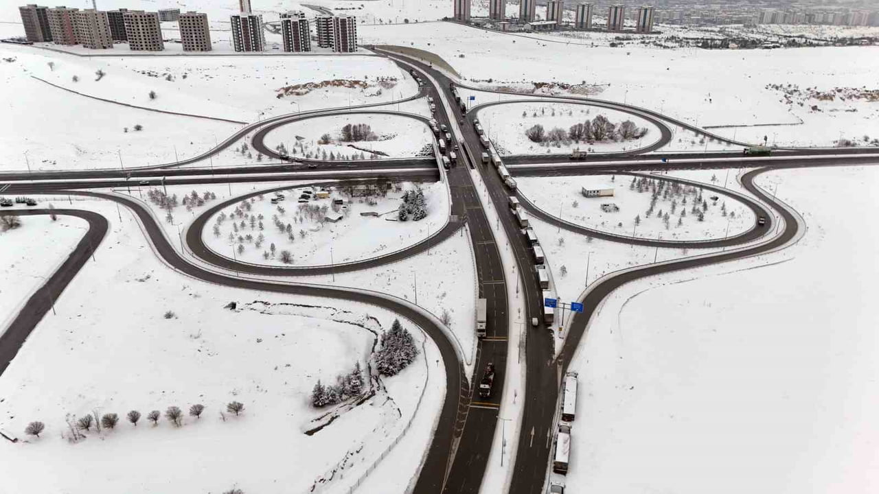 KAYSERİ’DE KAR YAĞIŞI VE OLUMSUZ HAVA ŞARTLARI NEDENİYLE KAYSERİ-MALATYA VE KAYSERİ-KAHRAMANMARAŞ...