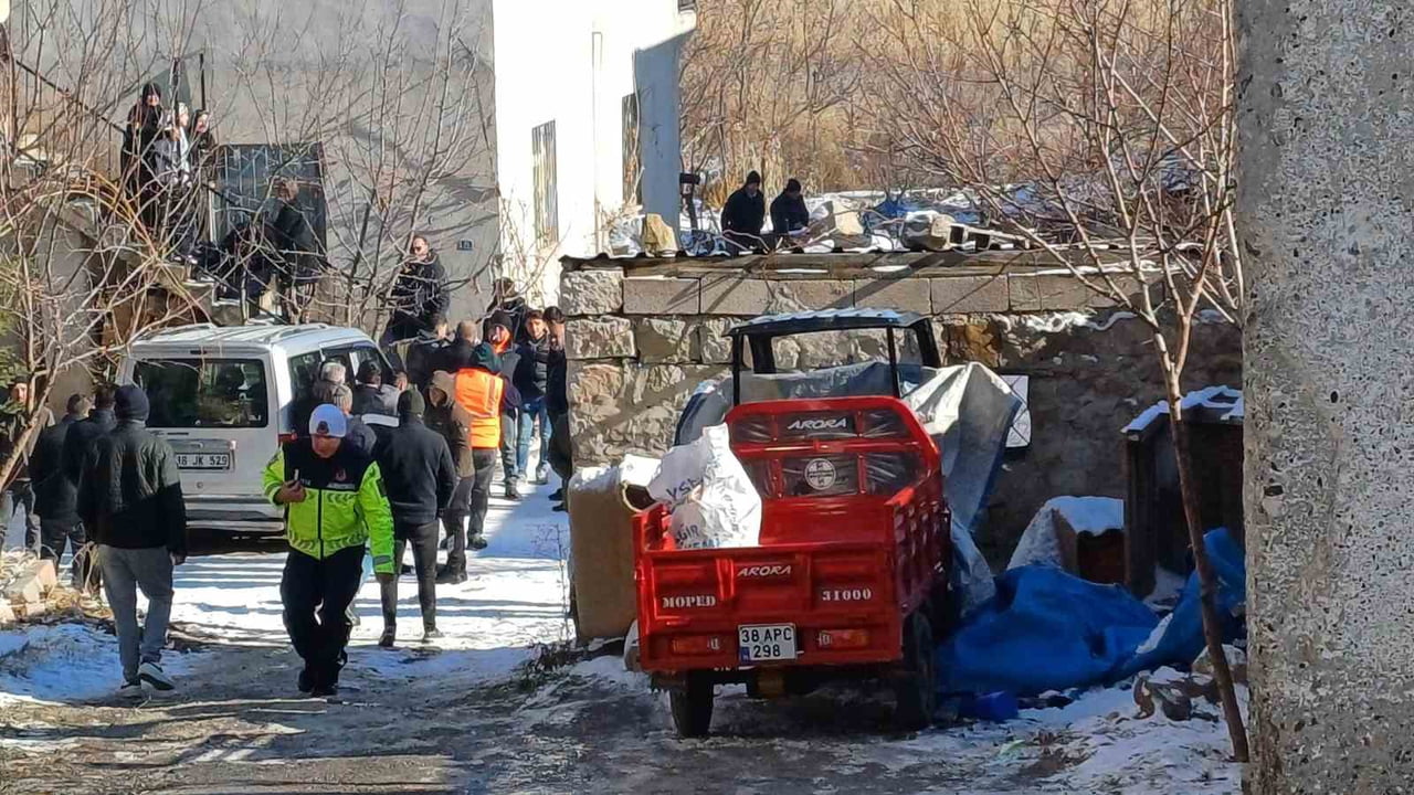 KAYSERİ’NİN KOCASİNAN İLÇESİNDE 2 GRUP ARASINDA ÇIKAN SİLAHLI KAVGADA 1 KİŞİ HAYATINI KAYBEDERKEN...