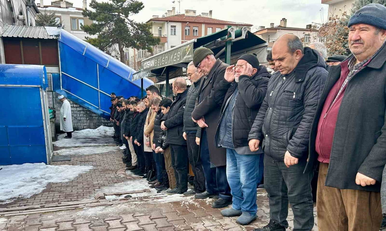 KAYSERİ’NİN KOCASİNAN İLÇESİNDE BAKIMINI YAPTIĞI YOLCU OTOBÜSÜNE KURDUĞU KRİKONUN KAYMASI SONUCU...