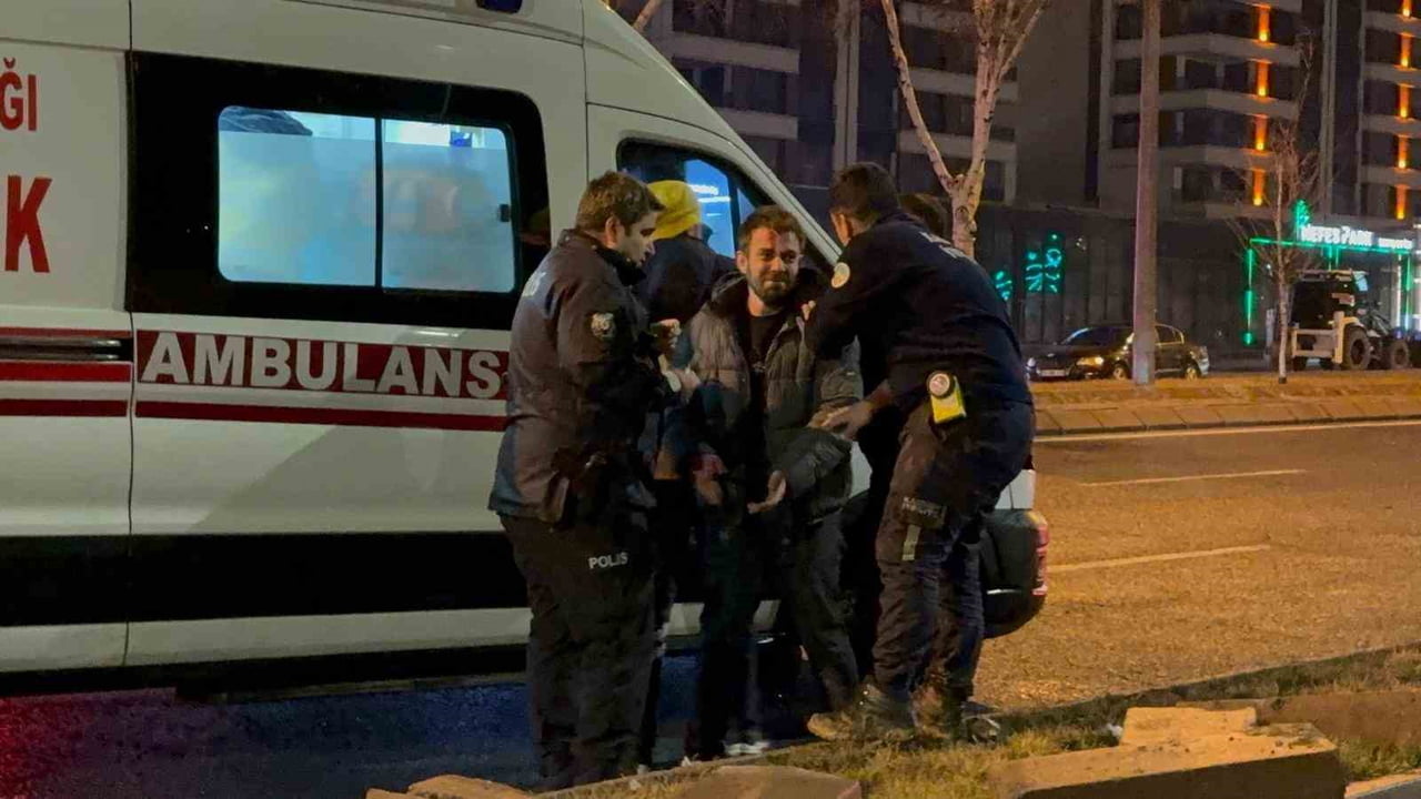 KAYSERİ’NİN MELİKGAZİ İLÇESİNDE KONTROLÜ KAYBOLAN OTOMOBİL YOLUN KARŞISINA GEÇEREK, TAKLA ATTI....