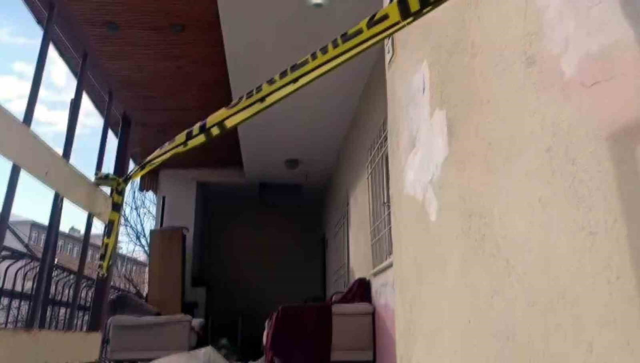 KAYSERİ’NİN YAHYALI İLÇESİNDE BİR ADAM TARTIŞTIĞI ESKİ NİŞANLISI VE NİŞANLISININ 2 KIZINI BIÇAKLA...