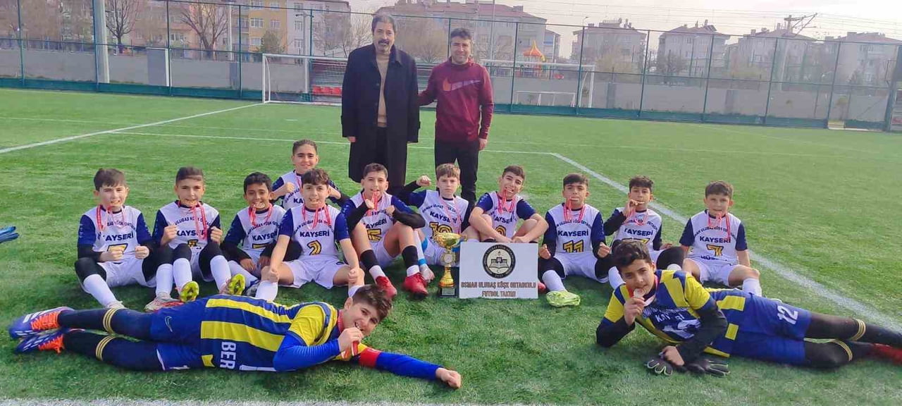 KAYSERİ OKUL SPORLARI KÜÇÜK ERKEKLER FUTBOL TURNUVASINDA OSMAN ULUBAŞ KÖŞK ORTAOKULU NAMAĞLUP...