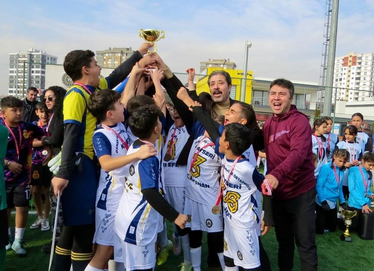 KAYSERİ OKUL SPORLARI KÜÇÜK ERKEKLER FUTBOL TURNUVASINDA OSMAN ULUBAŞ KÖŞK ORTAOKULU NAMAĞLUP...