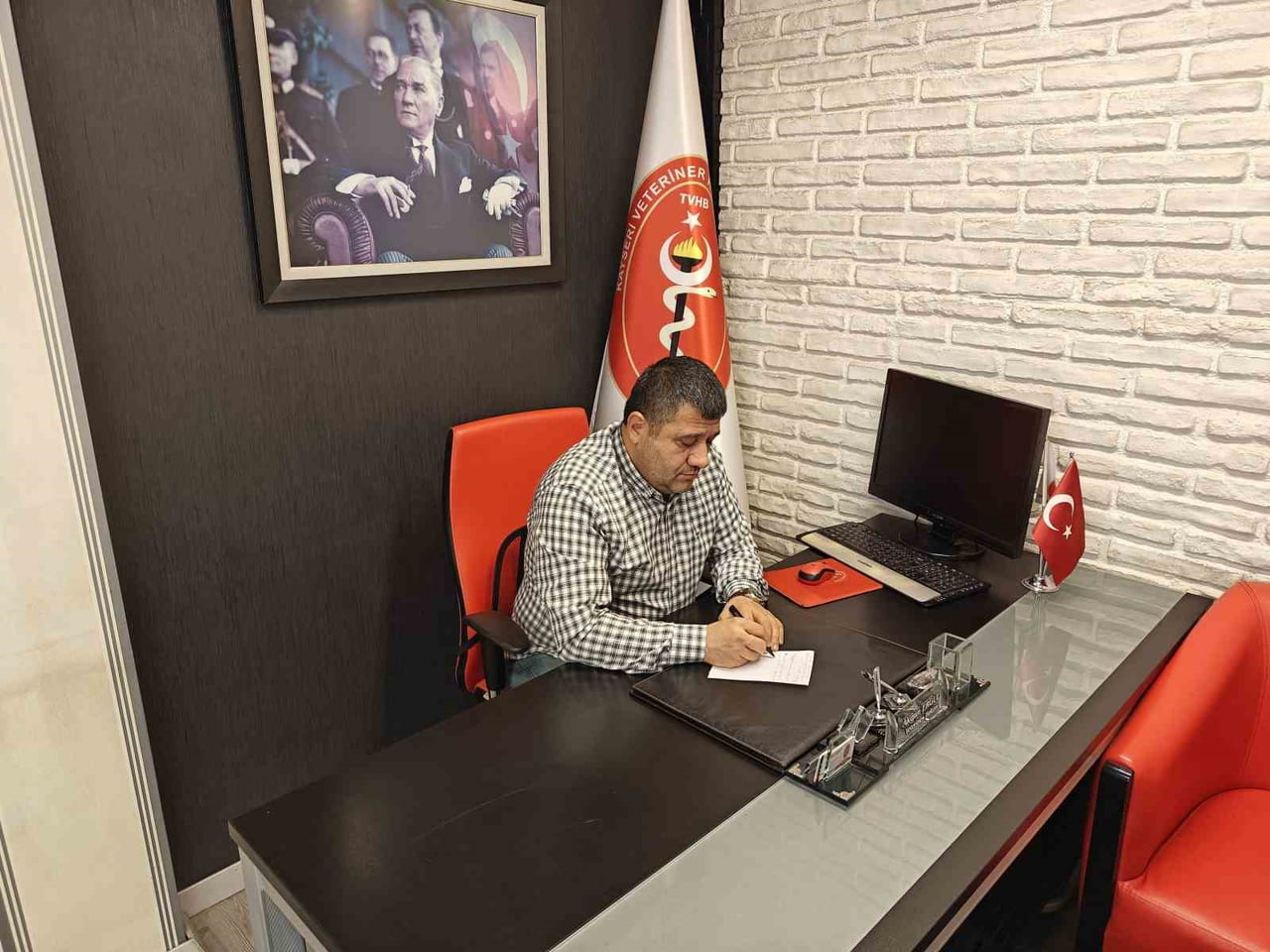 KAYSERİ VETERİNER HEKİMLER ODASI BAŞKANI AKGÜN ERGÜL, EVCİL HAYVANLARIN KIŞIN TÜY DÖKMESİNİN...