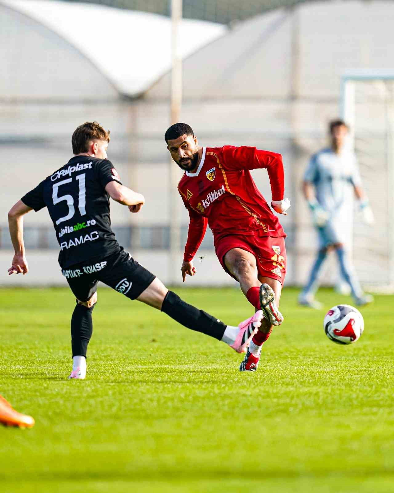 KAYSERİSPOR LİGİN İKİNCİ YARISI ÖNCESİ OYNADIĞI İLK HAZIRLIK MAÇINDA ROMANYA EKİBİ FC HERMANNSTADT...