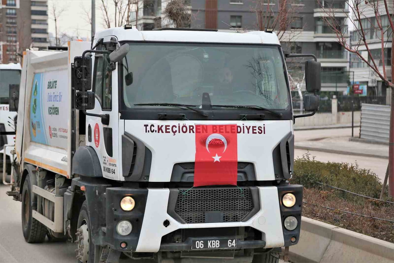 KEÇİÖREN BELEDİYESİ, TÜRK BAYRAĞINA YÖNELİK GERÇEKLEŞTİRİLEN SALDIRIYA KARŞI BELEDİYE HİZMET...