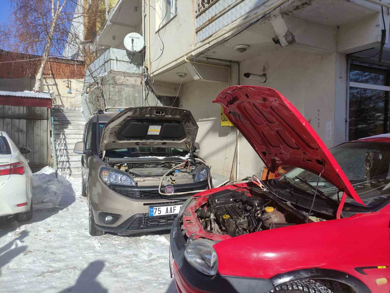 KENTTE ETKİLİ OLAN DONDURUCU SOĞUKLAR HAYATI OLUMSUZ ETKİLEDİ. GECE SAATLERİNDE HAVA SICAKLIĞININ...