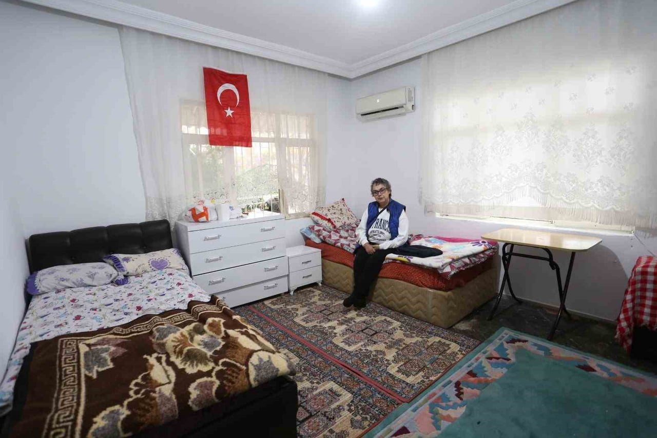 KEPEZ BELEDİYESİ, ERENKÖY MAHALLESİ’NDE YAŞAYAN ELİF GÜNDÜZ’ÜN EVİNİ BAŞTAN SONA YENİLEYEREK...