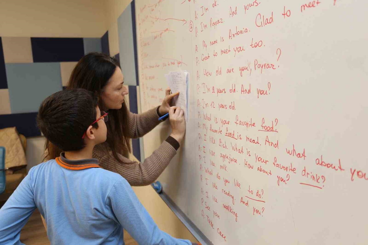 KEPEZ BELEDİYESİ, MİMAR SİNAN AKADEMİ BÜNYESİNDE DÜZENLEDİĞİ ÜCRETSİZ İNGİLİZCE VE RUSÇA...