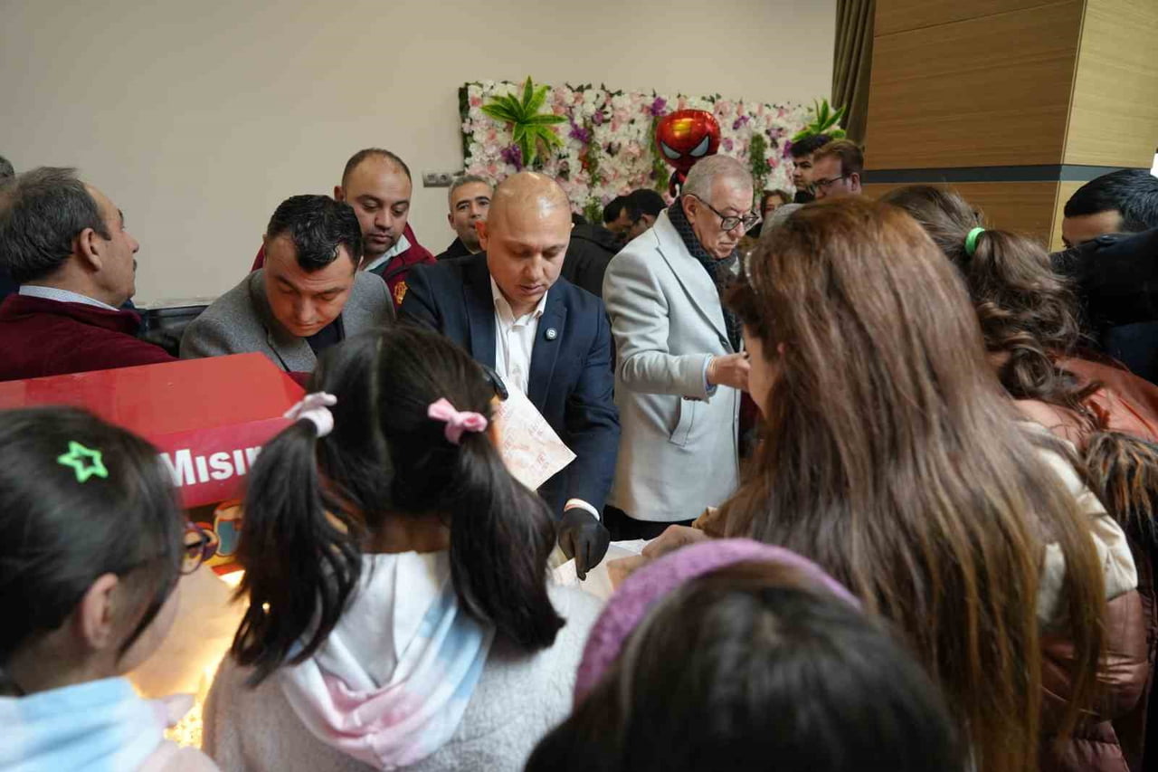 KIRIKKALE'DE DÜZENLENEN ÇOCUK ŞENLİĞİNDE AİLELER VE ÇOCUKLAR ÇEŞİTLİ OYUNLAR, GÖSTERİLER VE...