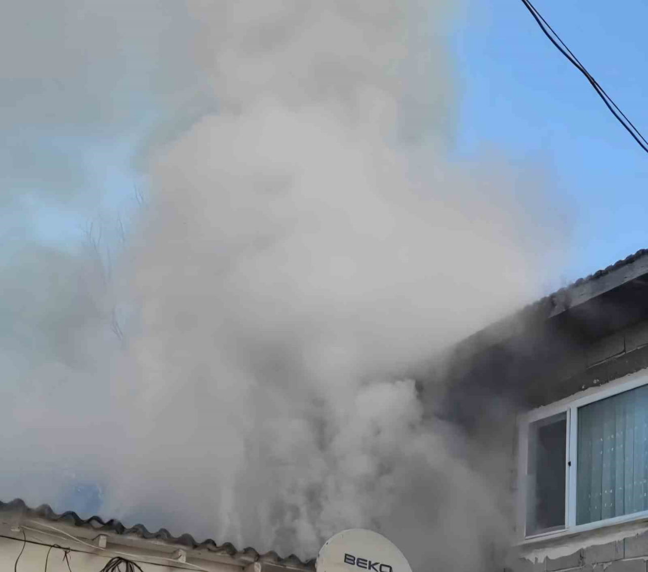 KIRKLARELİ MERKEZE BAĞLI DEREKÖY KÖYÜNDE SABAH SAATLERİNDE ÇIKAN YANGIN PANİĞE SEBEP OLURKEN, 2 EV...