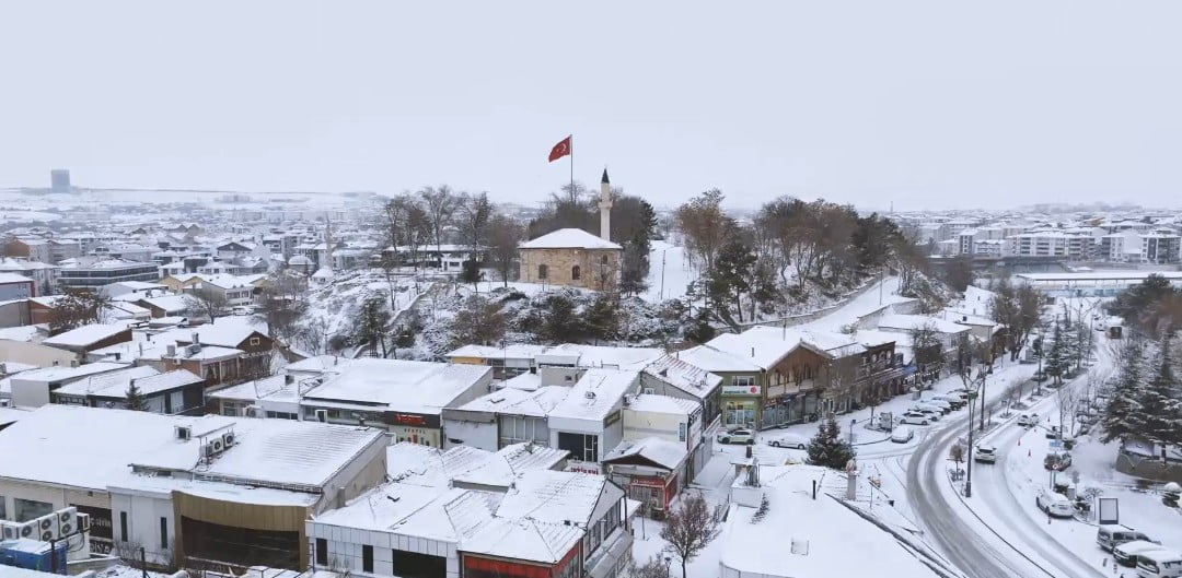 KIRŞEHİR’DE ETKİLİ OLAN KAR YAĞIŞININ ARDINDAN KENTİN DOĞAL VE TARİHİ GÜZELLİKLERİ HAVADAN...