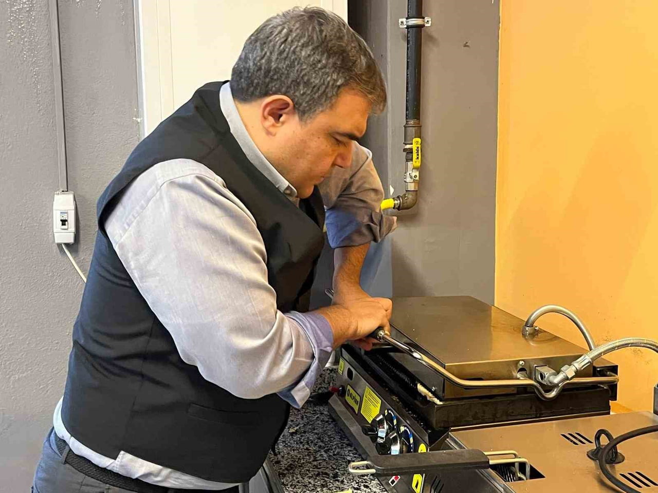 KIRŞEHİR’DE YENİ AÇILAN KADIN KAFEYİ ZİYARET EDEN KIRŞEHİR VALİ YARDIMCISI ALPER BALCI, ÖĞLE...