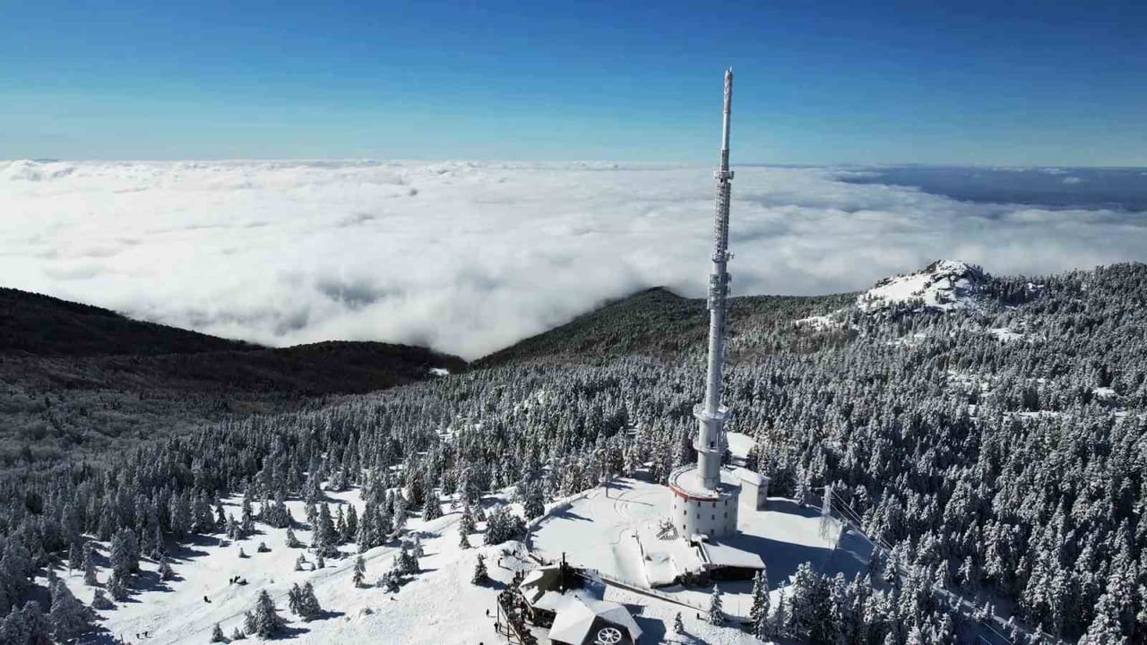 KIŞ TURİZMİNİN ÖNEMLİ MERKEZLERİNDEN ULUDAĞ, SÖMESTR YOĞUNLUĞUYLA BİRLİKTE BÜYÜLEYİCİ GÖRÜNTÜLERE...
