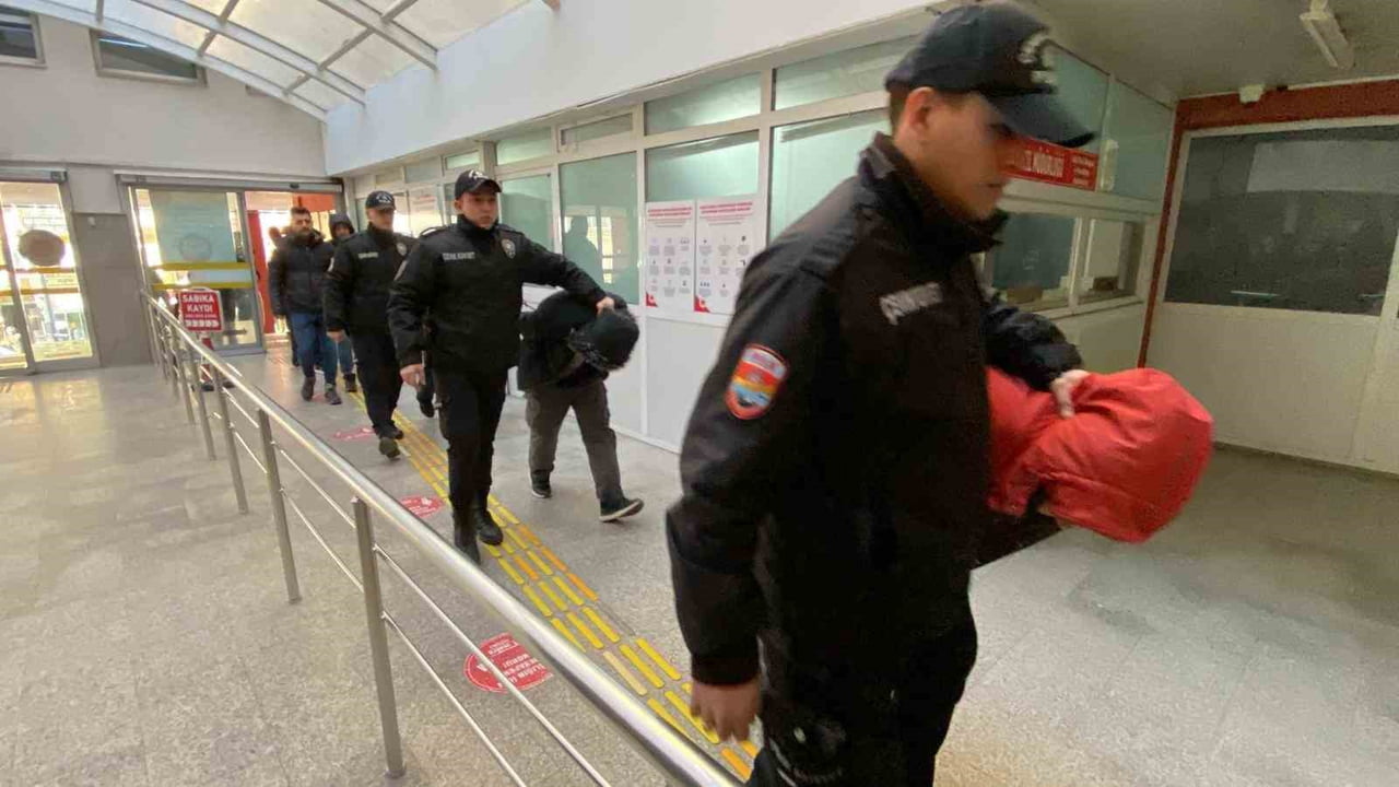 KOCAELİ'DE TERÖR ÖRGÜTLERİ DEAŞ VE EL KAİDE'YE YÖNELİK DÜZENLENEN OPERASYONDA GÖZALTINA ALINAN...