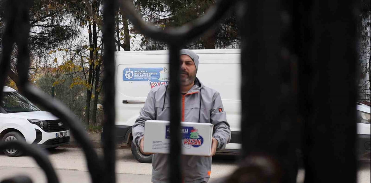 KOCAELİ'DE YEMEK PİŞİRME İMKANI BULUNMAYAN YAŞLI, ENGELLİ VE BAKIMA MUHTAÇ VATANDAŞLARA, SAĞLIK...