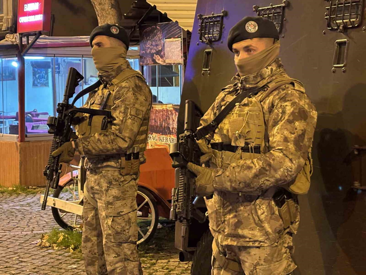 KOCAELİ'DE YILBAŞI GECESİNİN HUZUR VE GÜVEN İÇİNDE GEÇİRİLMESİ AMACIYLA İL EMNİYET MÜDÜRLÜĞÜ...