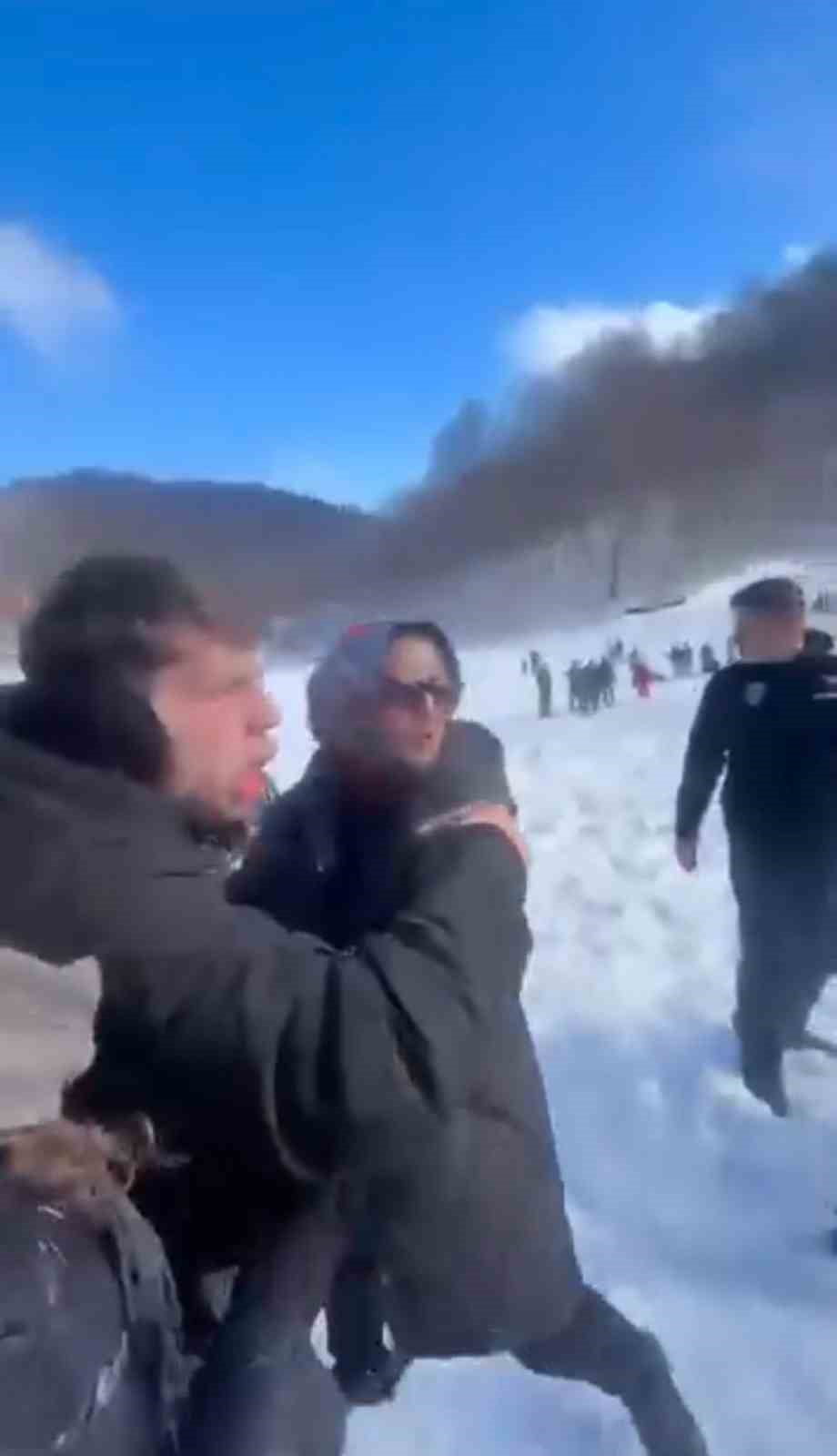 KOCAELİ'NİN TURİZM BÖLGESİ KARTEPE'DE ATV TURU DÜZENLEYEN ŞAHISLAR TARTIŞTIKLARI VATANDAŞLARA...