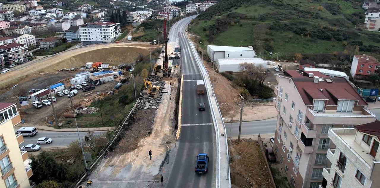 KOCAELİ BÜYÜKŞEHİR BELEDİYESİ TARAFINDAN GEBZE ESKİHİSAR FERİBOT YOLU İLE CENGİZ TOPEL CADDESİ...