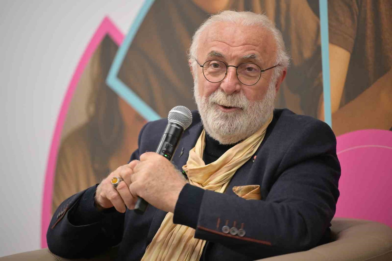 KOCAELİ’DE YENİ YILIN İLK SÖYLEŞİ VE ATÖLYE ETKİNLİĞİNDE EBRU SANATININ USTA İSMİ HİKMET...