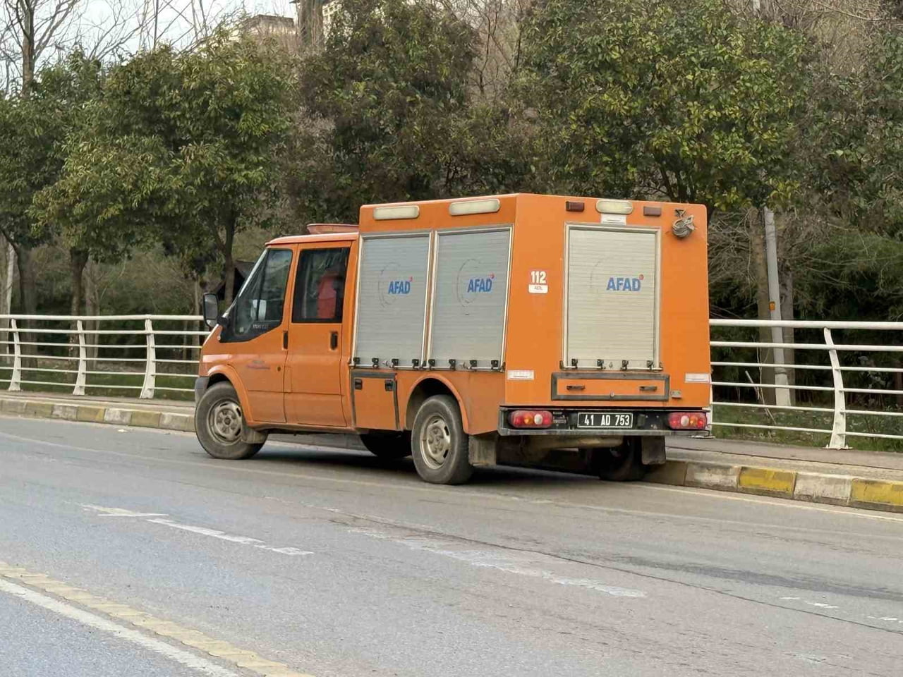 KOCAELİ’NİN İZMİT İLÇESİNDE BİR EVDE MEYDANA GELEN ZEMİN ÇÖKMESİ VE DUVARLARDA OLUŞAN ÇATLAKLAR...