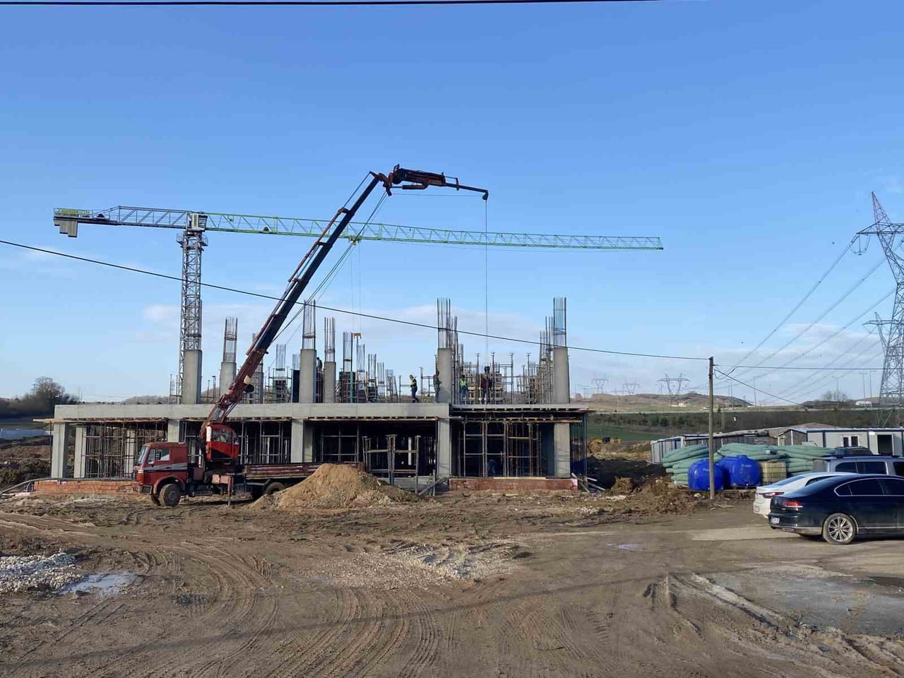 KOCAELİSPOR İÇİN SEVİNDİKLİ MAHALLESİ'NDE İNŞA EDİLEN MODERN SPOR TESİSLERİNDE ÇALIŞMALAR...