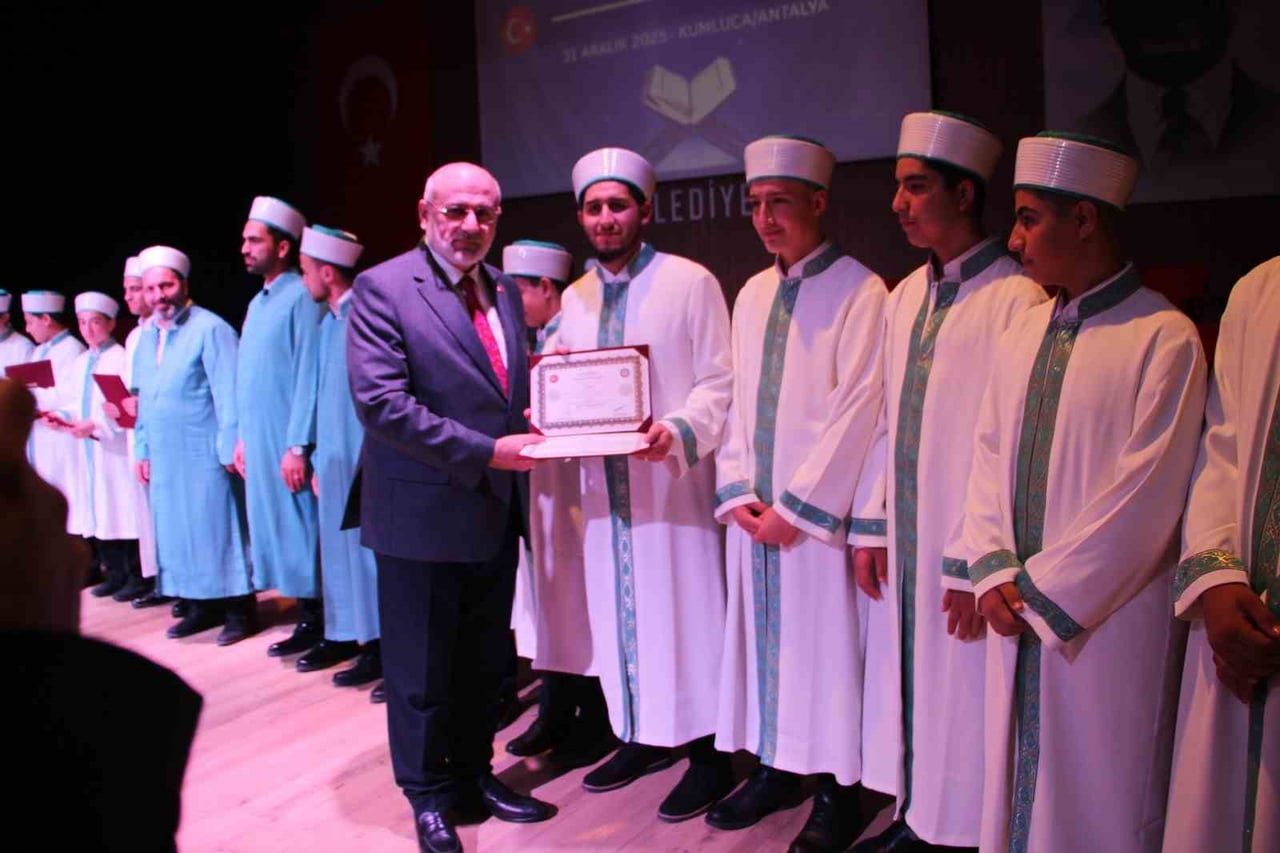 KONUŞMALARIN ARDINDA ÜLKE ÇAPINDA VE DÜNYADA YARIŞMA DERECELERİ BULUNAN ÜNLÜ KURAN HADİMLERİ...