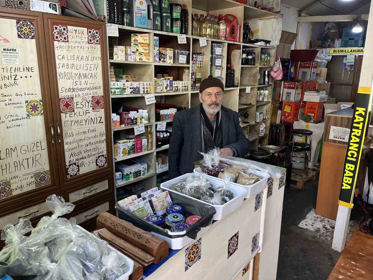 KONYA'DA DEDEDEN TORUNA AKTARILAN KATRAN USTALIĞI, SEDİR AĞACININ ÖZÜNDEN ELDE EDİLEN KATRANLA...