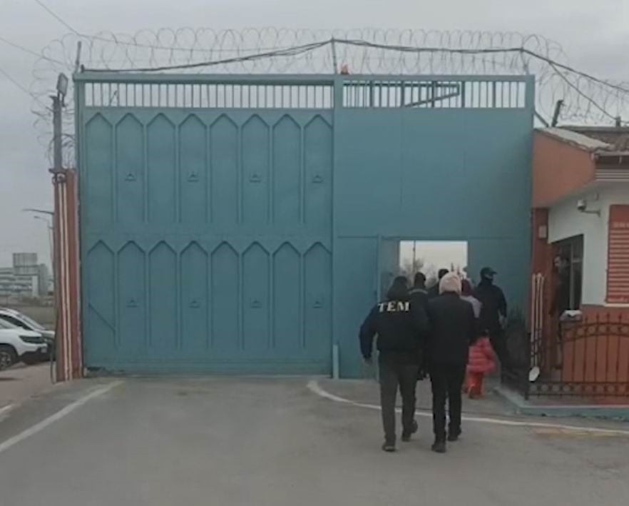 KONYA’DA, 'SİLAHLI TERÖR ÖRGÜTÜNE ÜYE OLMA' (FETÖ) SUÇUNDAN 9 YILDIR ARANAN A.U.A., POLİS...