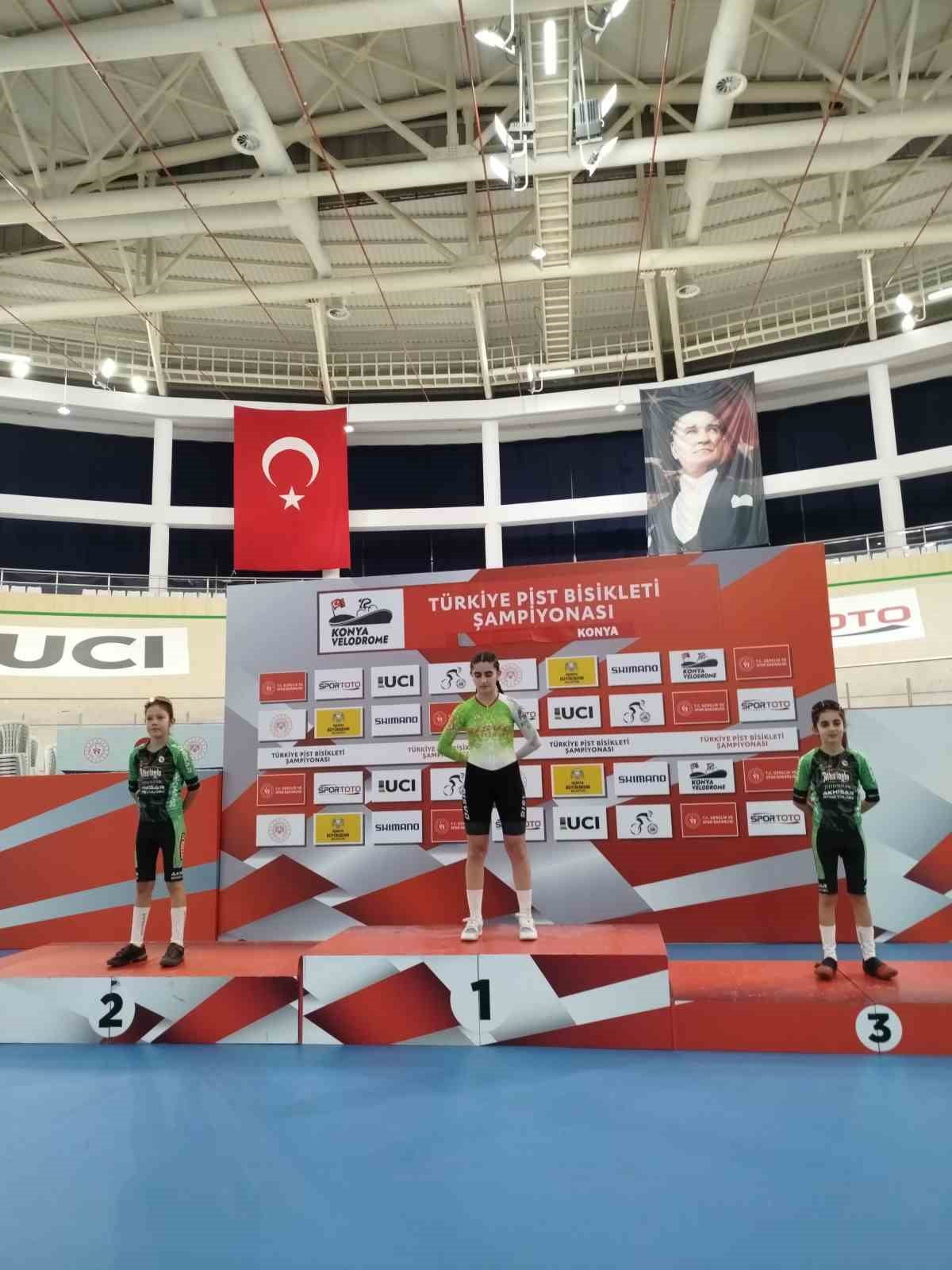 KONYA’DA DÜZENLENEN PİST BİSİKLETİ SEM SEÇME YARIŞLARI’NDA AKHİSAR İLÇE SPOR KULÜBÜ SPORCULARI...