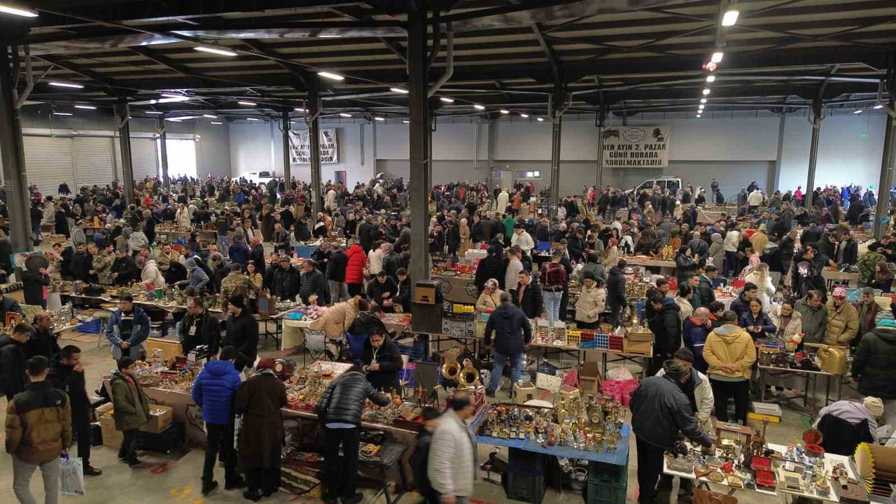 KONYA’DA HER AY DÜZENLİ OLARAK KURULAN ANTİKA PAZARI, GEÇMİŞİN İZLERİNİ TAŞIYAN ESERLERİ...