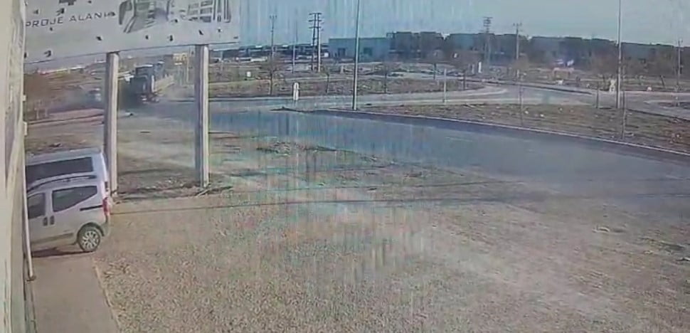 KONYA’DA POLİS ARACININ TIRLA ÇARPIŞMASI SONUCU 1 POLİS MEMURUNUN ŞEHİT OLDUĞU, 2 POLİS MEMURUNUN...