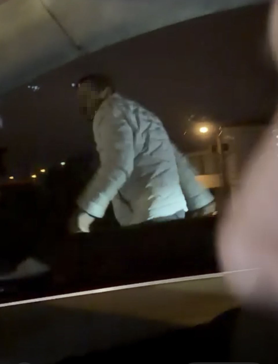 KONYA’DA TRAFİKTE SÜRÜCÜLER ARASINDA ÇIKAN VE CEP TELEFONU KAMERASINA YANSIYAN BIÇAKLI KAVGANIN...