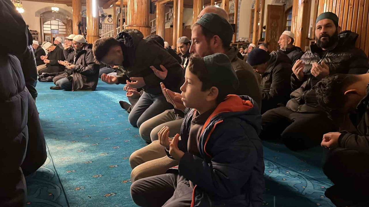 KONYA İL MÜFTÜLÜĞÜ TARAFINDAN YENİ YILIN İLK SABAHINDA "AİLECE SABAH NAMAZINDA BULUŞUYORUZ"...