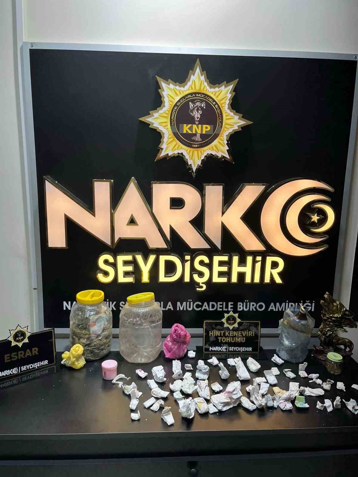 KONYA’NIN SEYDİŞEHİR İLÇESİNDE NARKOTİK POLİSİNİN DÜZENLEDİĞİ EŞ ZAMANLI OPERASYONDA ÇOK MİKTARDA...