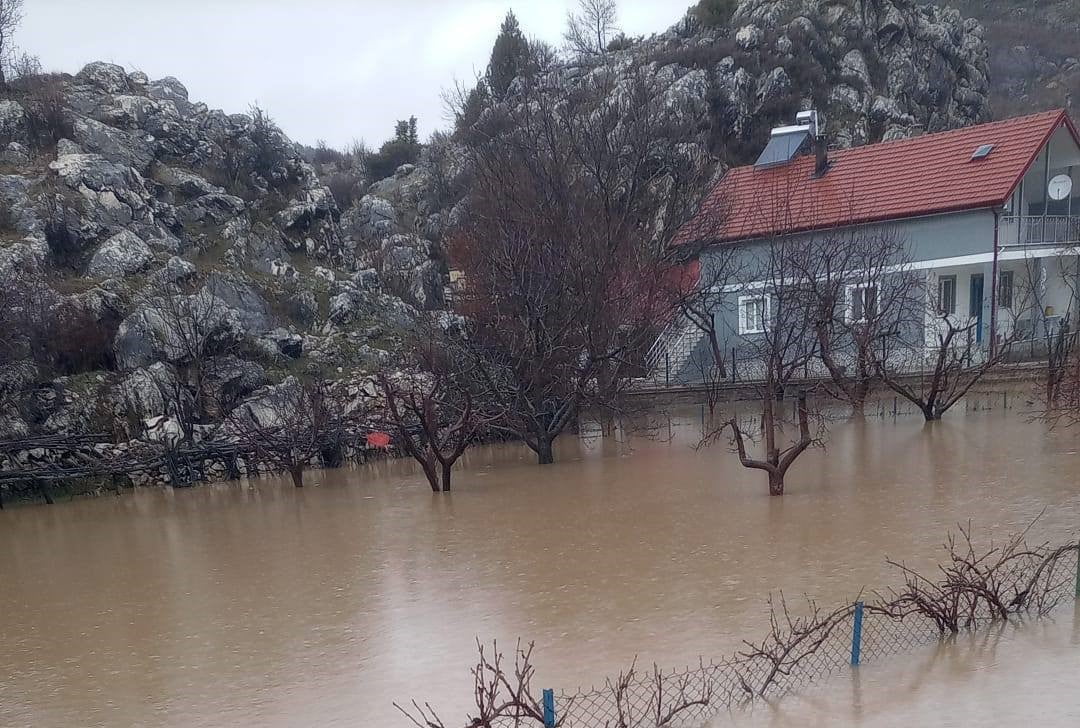 KONYA’NIN YAĞIŞ REKORTMENİ ARASINDA ZİRVEDE YER ALAN İLÇESİ OLAN DEREBUCAK’TA ARAZİLER SULAR...