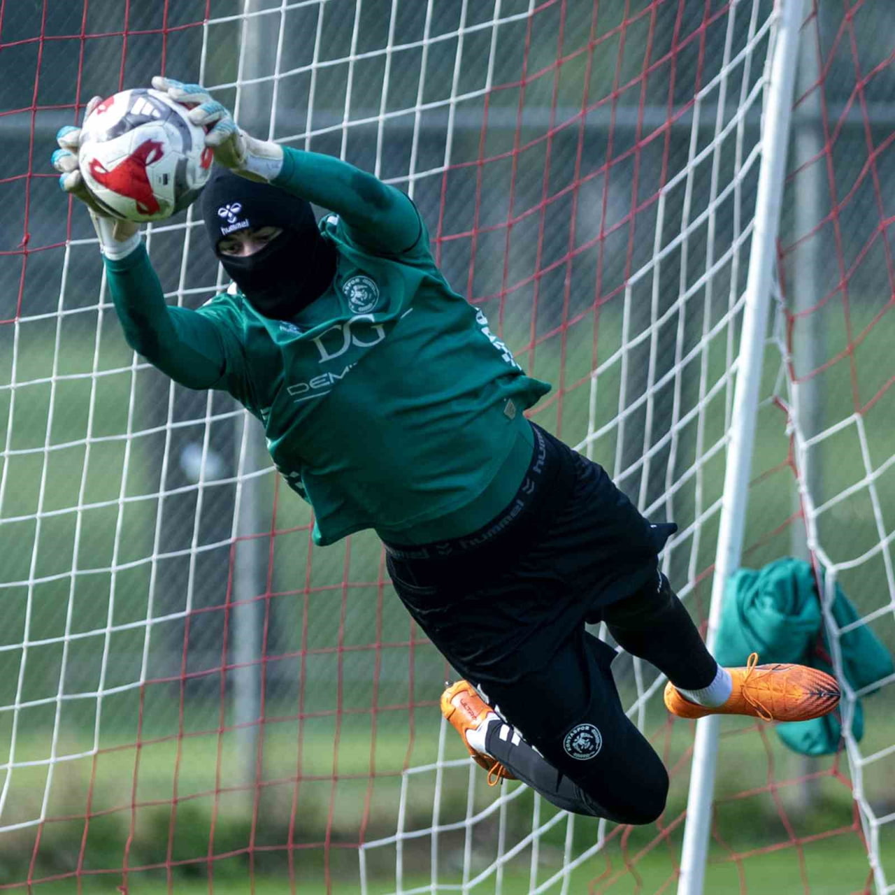 KONYASPOR, DEVRE ARASI KAMP HAZIRLIKLARI İÇİN BULUNDUĞU ANTALYA/BELEK’TE ÖĞLE SAATLERİNDE YAPTIĞI...