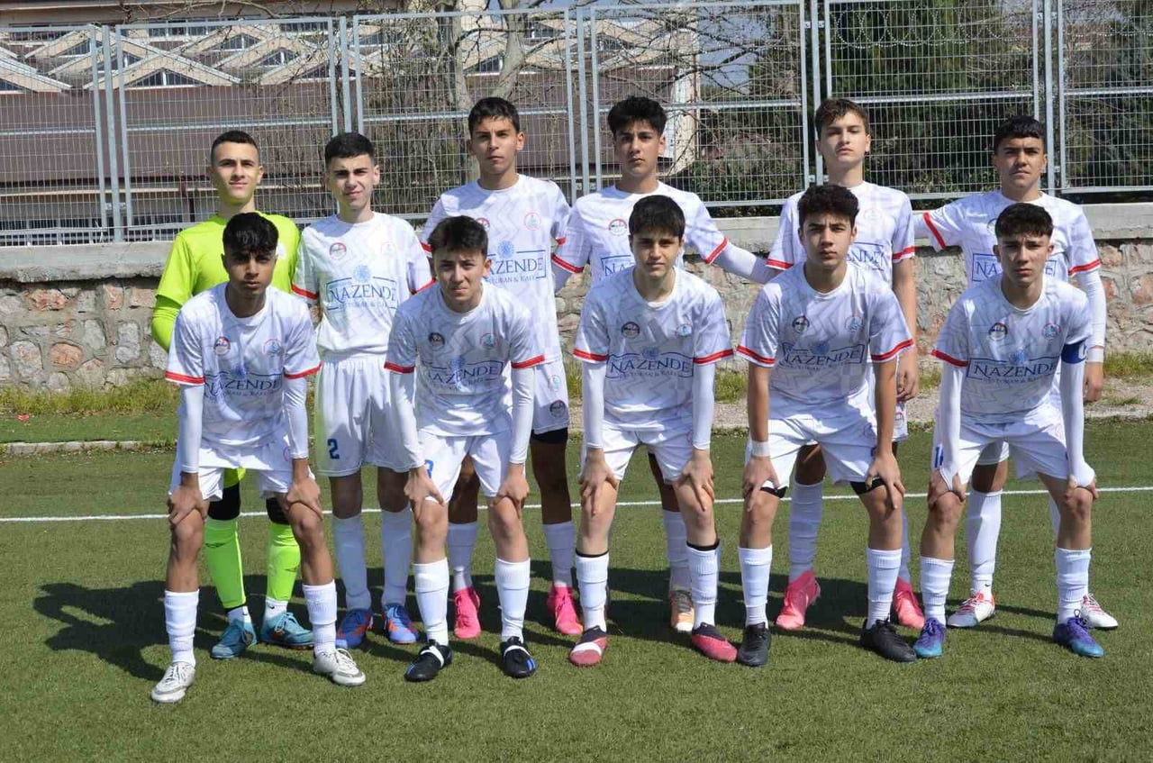 KÖRFEZ BELEDİYESİ VE KÖRFEZ GENÇLERBİRLİĞİ SPOR KULÜBÜ İŞ BİRLİĞİNDE DÜZENLENEN ÜCRETSİZ FUTBOL...