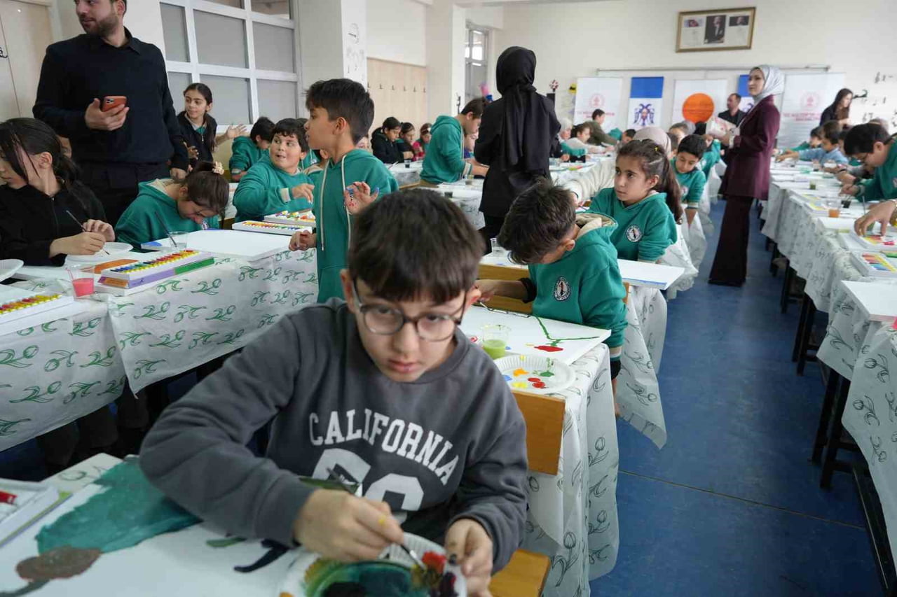 KÜLTÜR VE TURİZM BAKANLIĞI DESTEKLİ PROJE KAPSAMINDA ERZİNCAN’DA ÇOCUKLAR SANATLA BULUŞTU, RENKLİ...