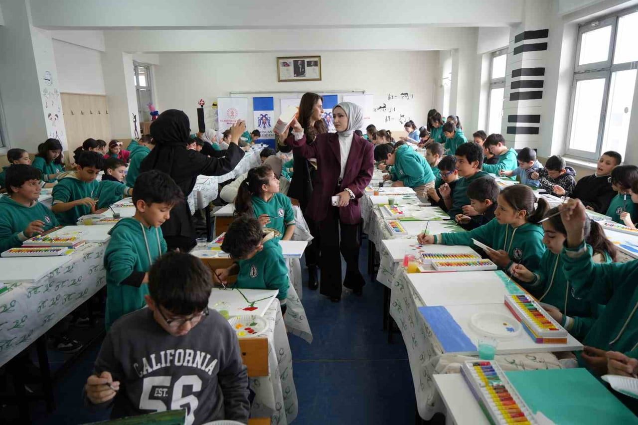 KÜLTÜR VE TURİZM BAKANLIĞI DESTEKLİ PROJE KAPSAMINDA ERZİNCAN’DA ÇOCUKLAR SANATLA BULUŞTU, RENKLİ...
